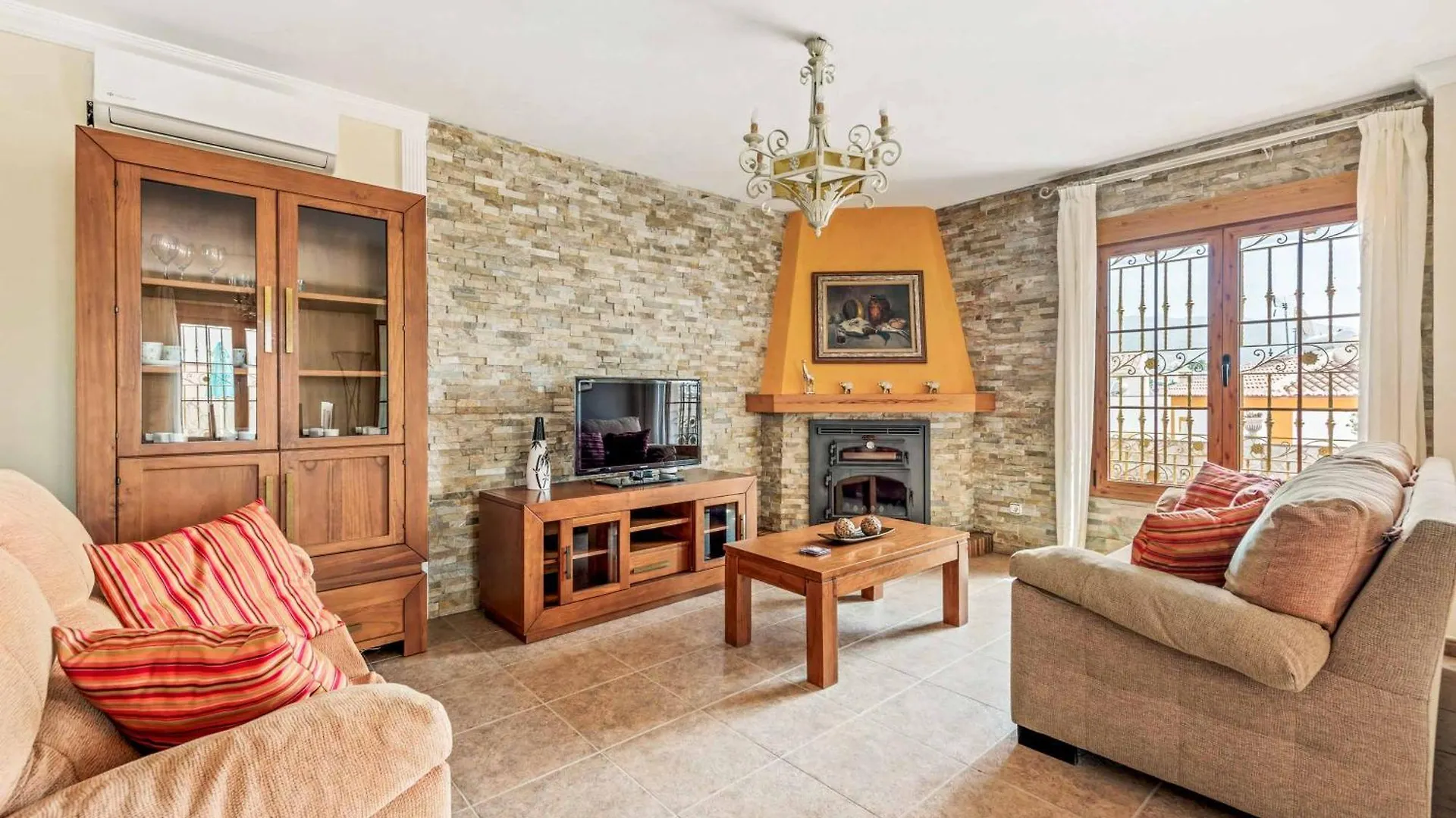 Villa Lorena نيرخا