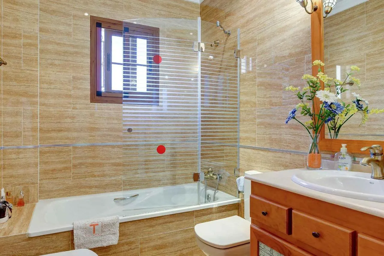 Villa Lorena نيرخا
